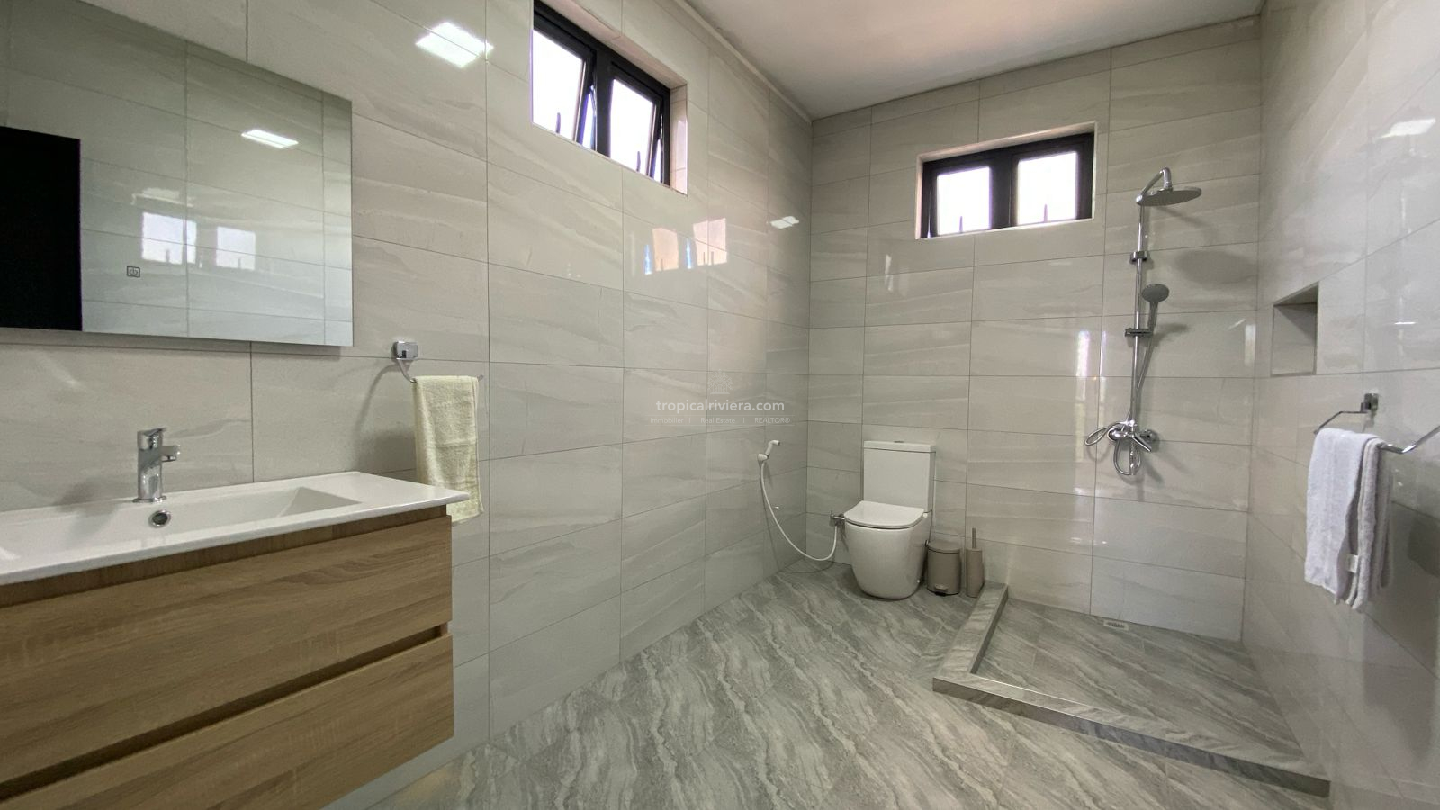 Move-In Ready in Grand Baie: A Brand-New, Fully Furnished 4-Bedroom Villa – 195 m2
