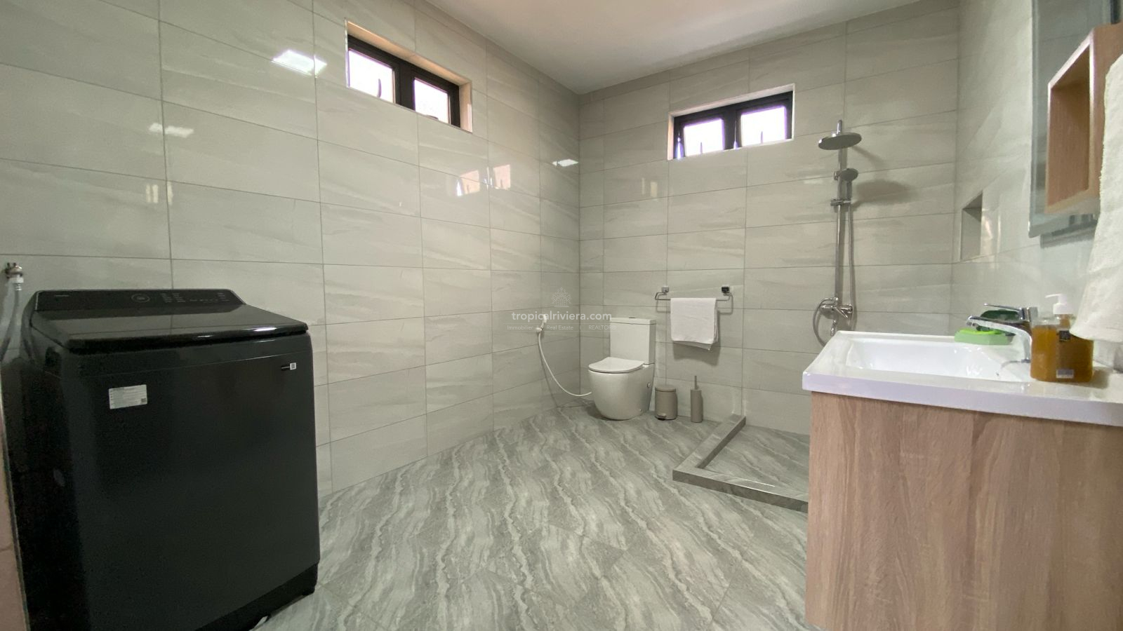 Move-In Ready in Grand Baie: A Brand-New, Fully Furnished 4-Bedroom Villa – 195 m2